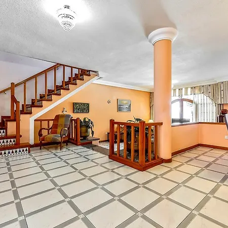 Guest house Las Americas Family